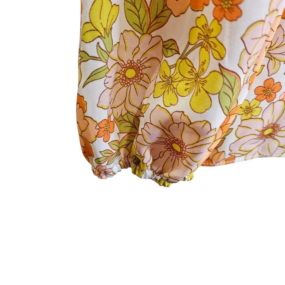 Square Neck Floral Blouse With A Tie Bottom. - Picture 5 of 5